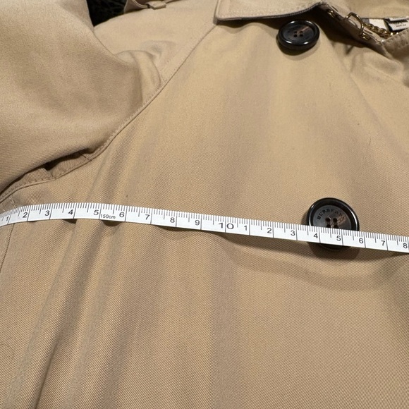 Burberry Long Trench Coat Colour: Honey
Coat Length: Long Size: USA 4 - Picture 8 of 12